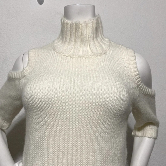 Express NEW Turtleneck Cold Shoulder Sleeve Wool Blend Sweater Cream Size Medium - Picture 2 of 9